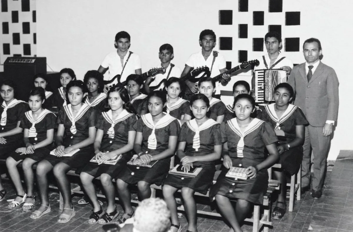 Conjunto Lírio dos Vales com o Pastor Benedito Chagas.